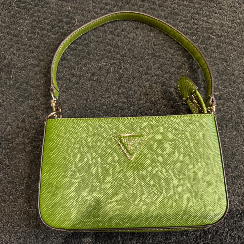 Green guess mini shoulder bag🌱